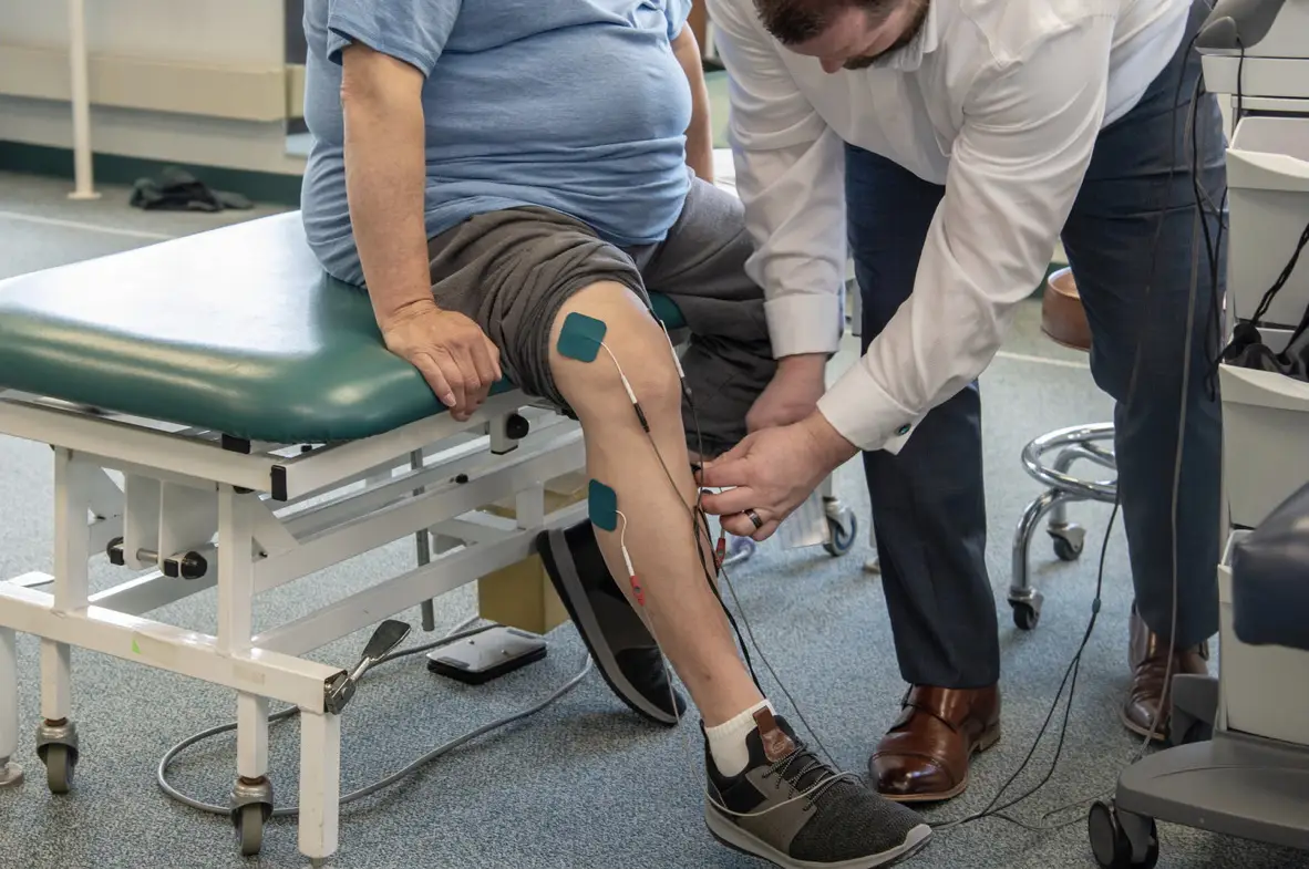 Physical Therapy Vernon Hills IL Michael Hartlett With Patient